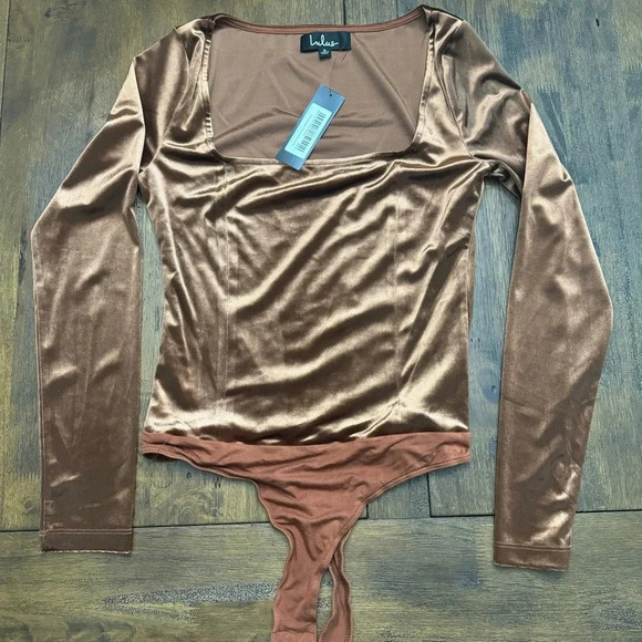 NWT Lulus square-neck satin bodysuit. Long sleeves, amber rust brown. Sz small. - Picture 2 of 9